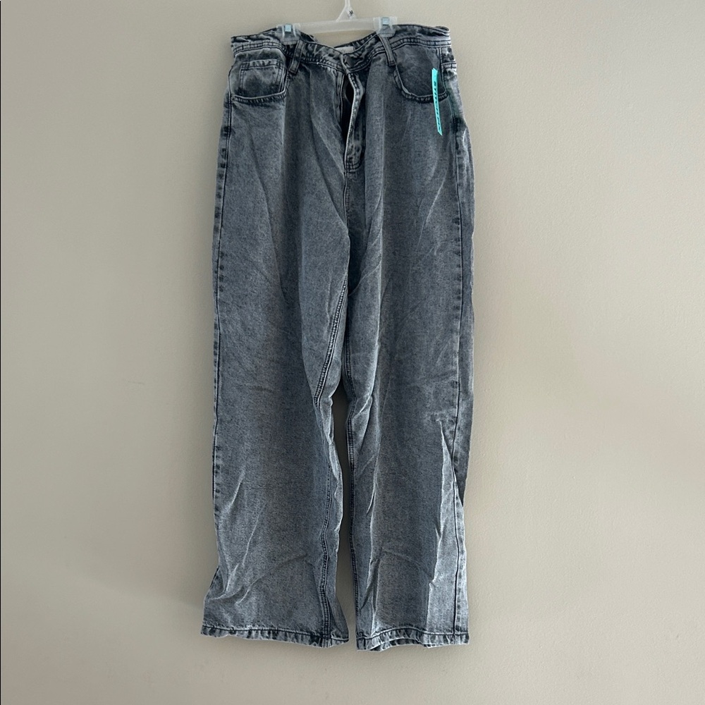 Women's Gray Straight Leg Jeans